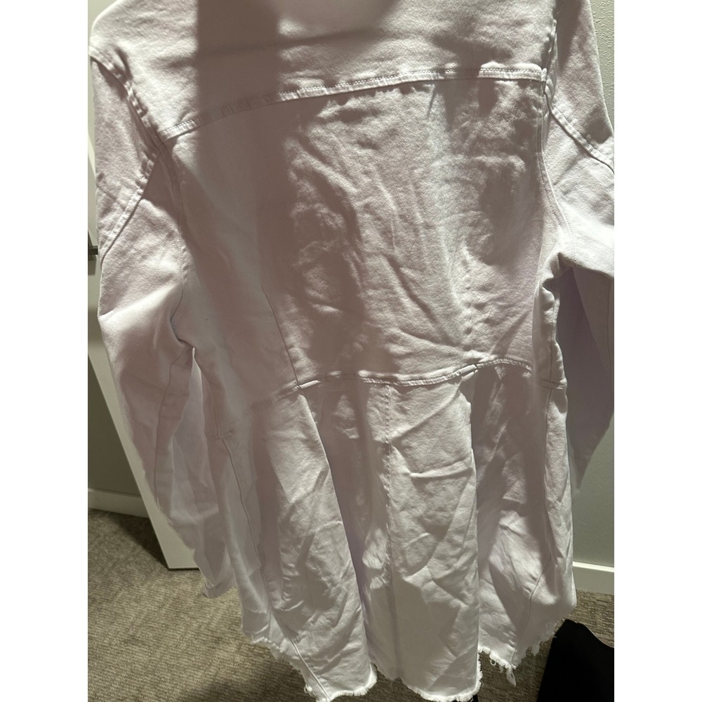 Fashion Nova Womens 1X White Denim Longline Jacket Distressed Frayed Hem Sz L - Picture 2 of 2